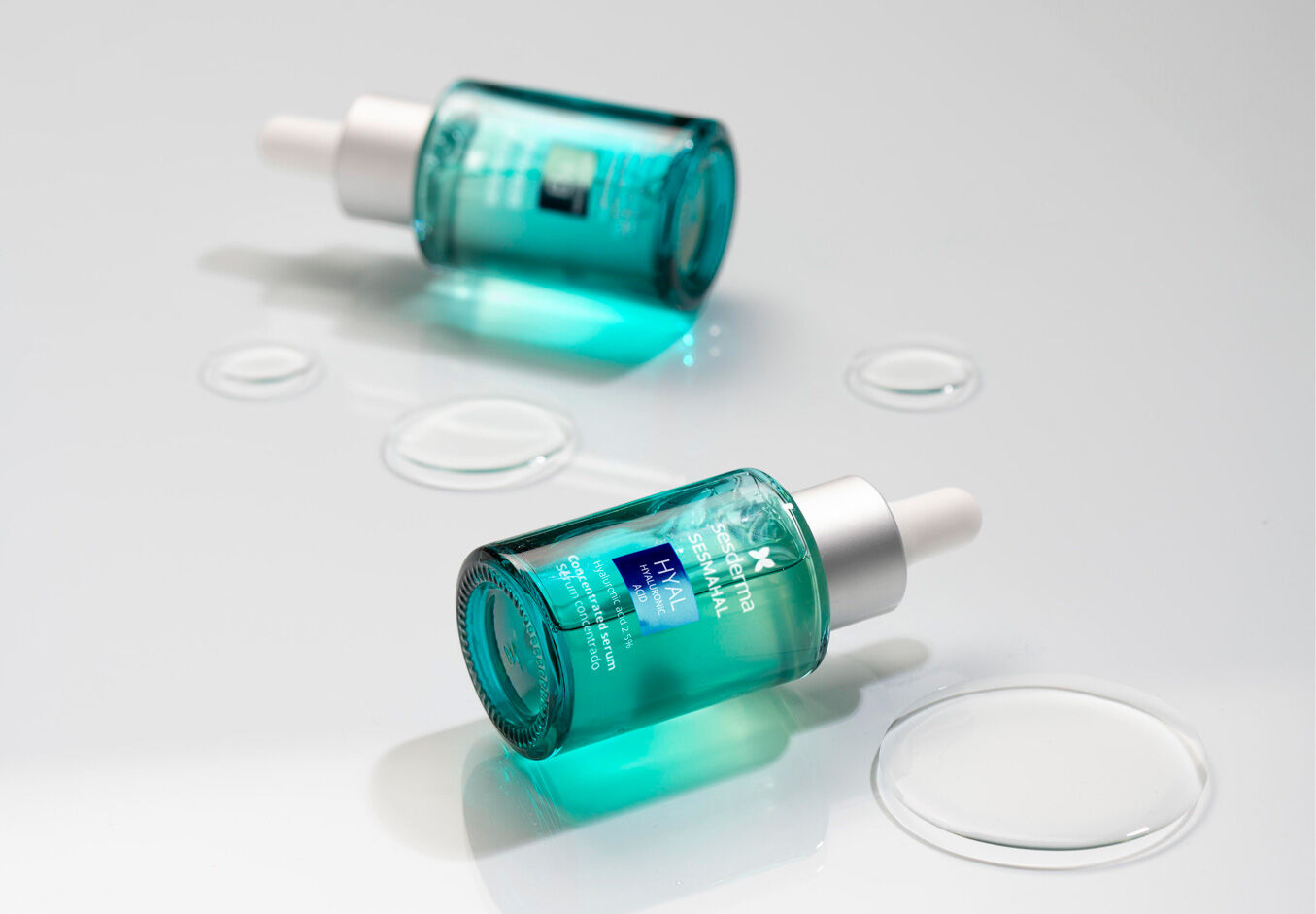 Imagen dos sérums de la linea sesmahal tumbados