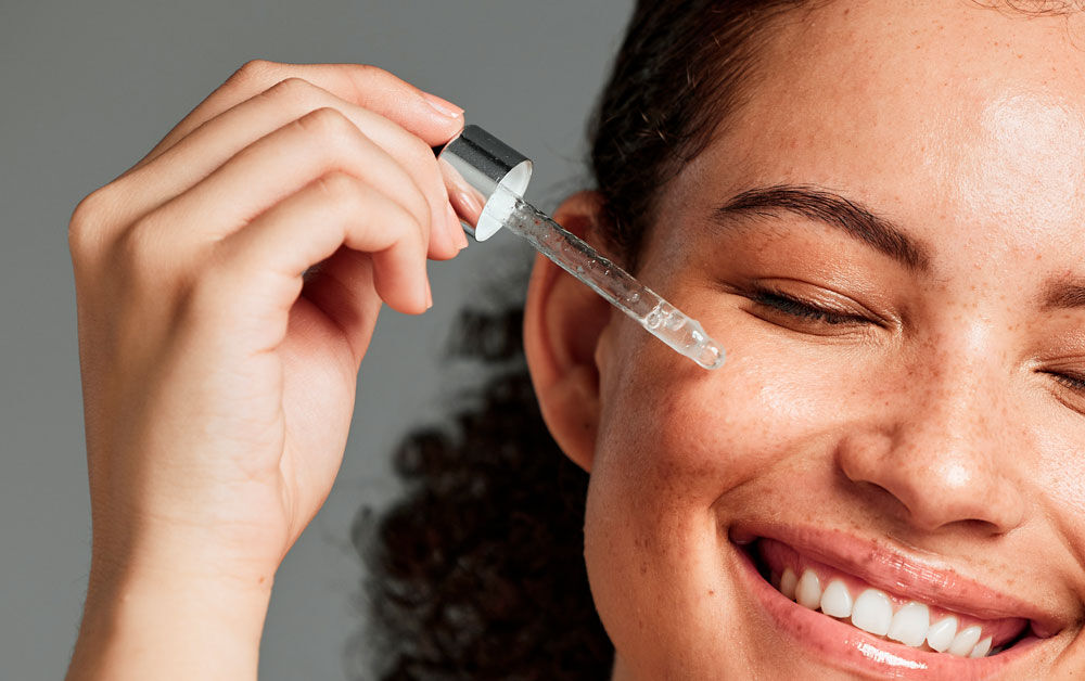 Imagen mujer con serum