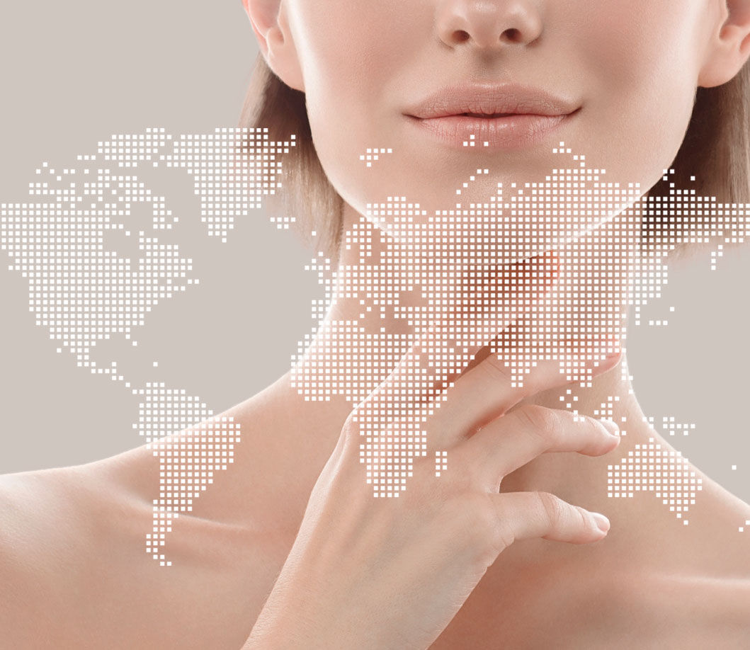 Imagen medio rostro/cuerpo de mujer de fondo con un mapa para el apartado congresos