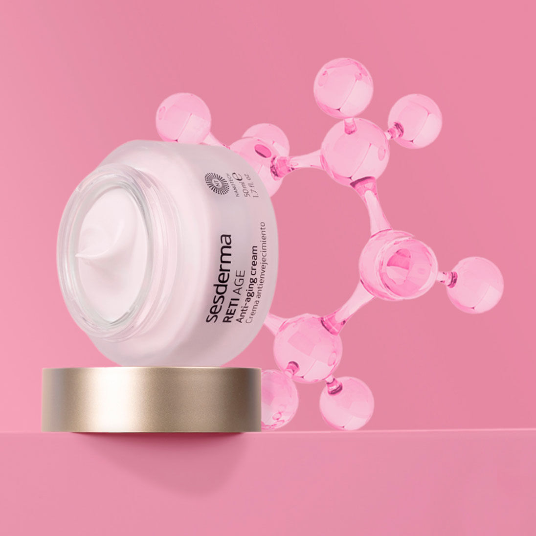 Imagen tarro crema facial antiedad Retiage abierto