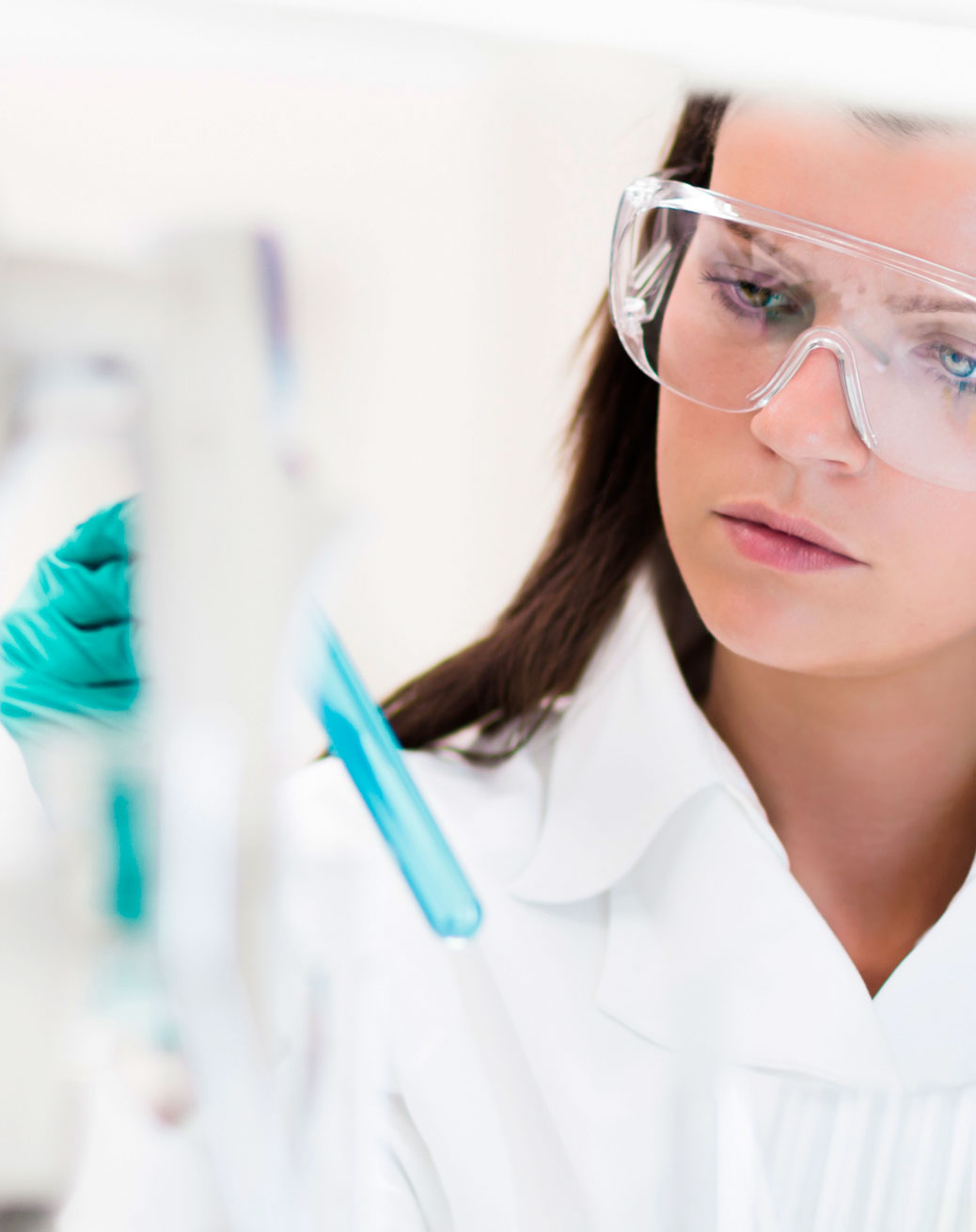 científicos en nuestros laboratorios